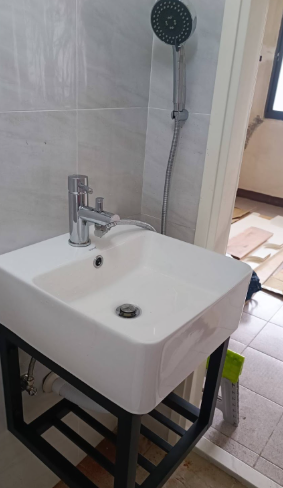 雙用沐浴龍頭搭配工業風面盆支架組