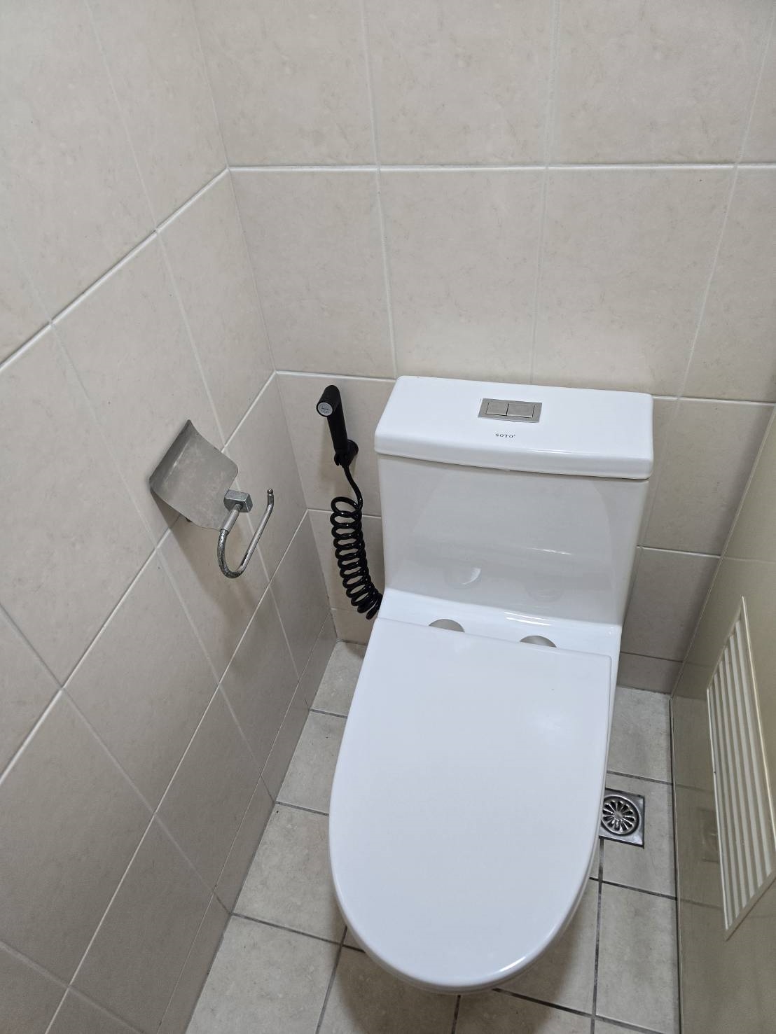 T-2367省水馬桶搭配DR-0008B黑色沖洗器實際安裝